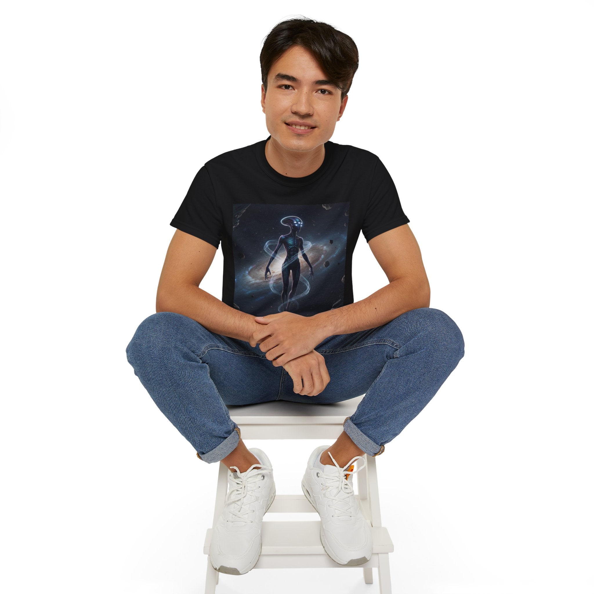 Camiseta con silueta de extraterrestre cósmico — Camiseta de arte espacial de nebulosa galáctica