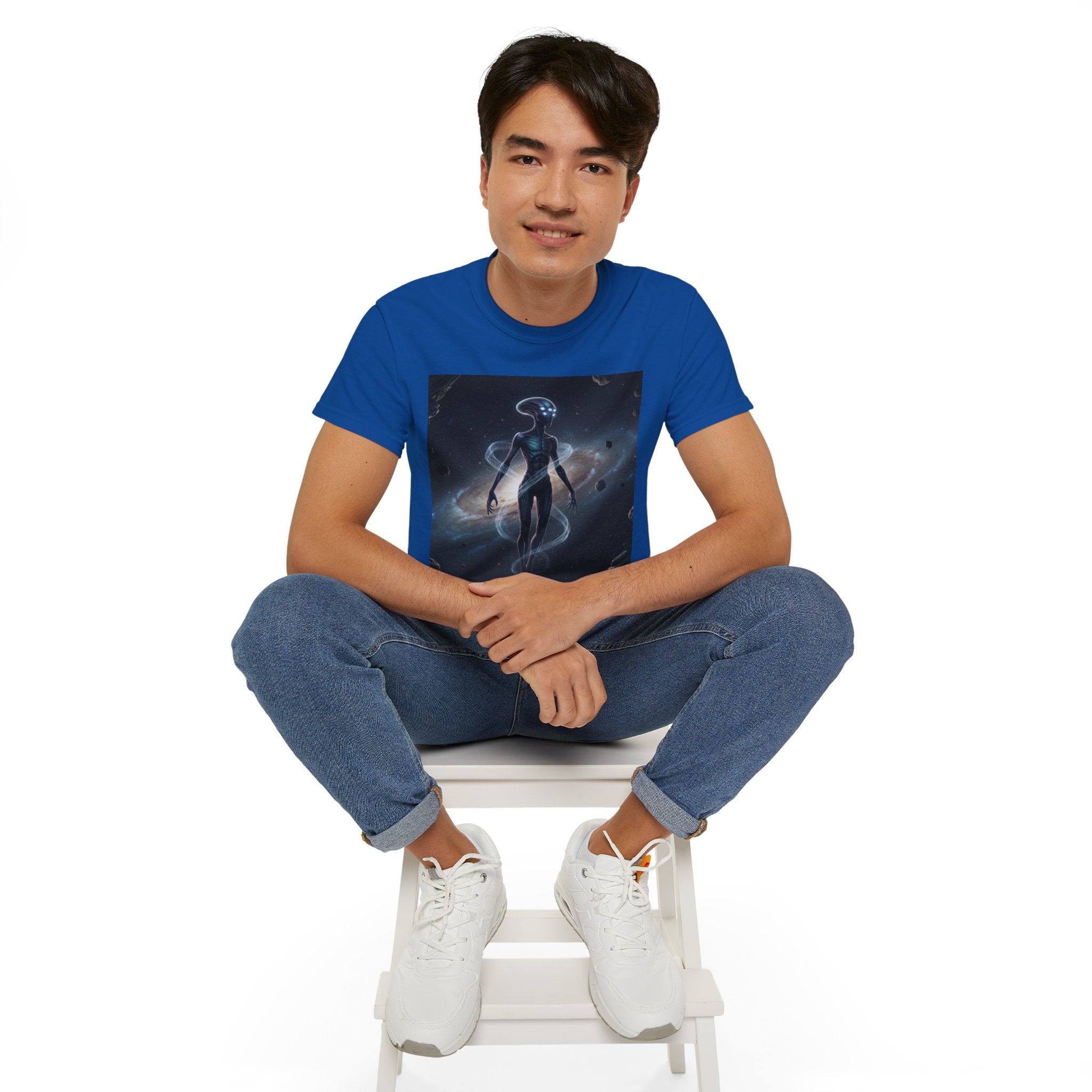 Camiseta con silueta de extraterrestre cósmico — Camiseta de arte espacial de nebulosa galáctica