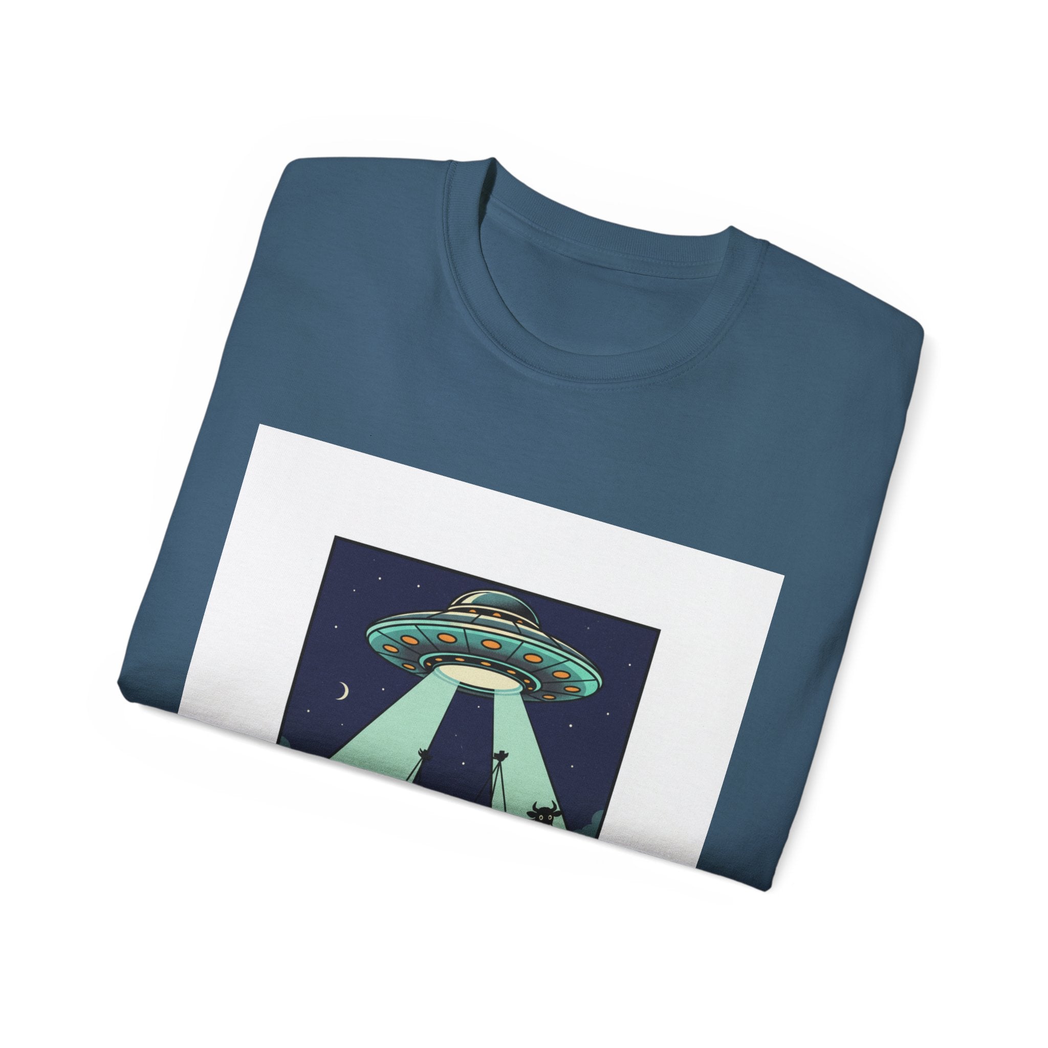 Alien Abduction Graphic Tee — Retro UFO Night Scene T‑Shirt Adult Unisex