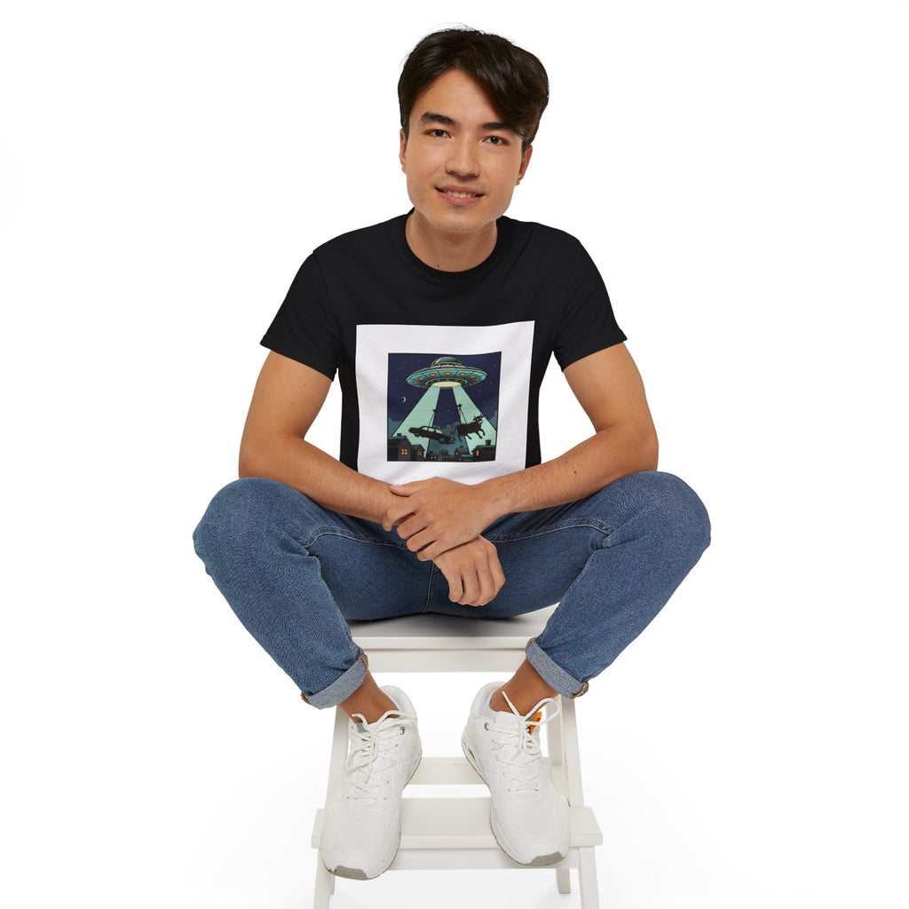Alien Abduction Graphic Tee — Retro UFO Night Scene T‑Shirt Adult Unisex