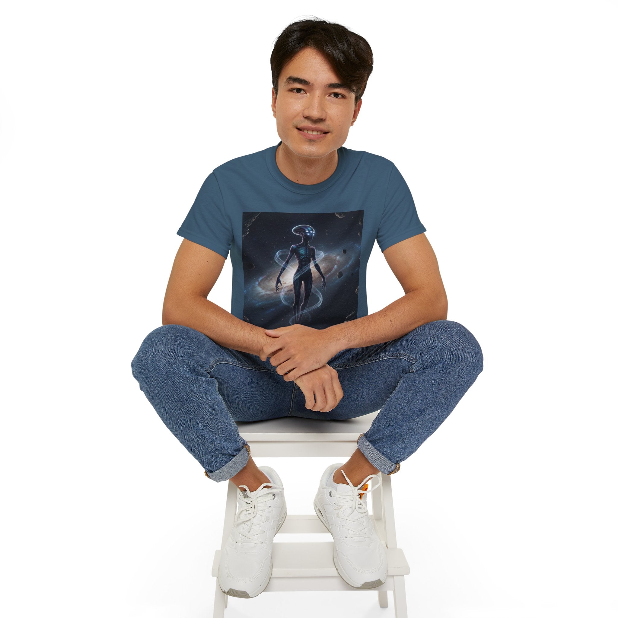 Camiseta con silueta de extraterrestre cósmico — Camiseta de arte espacial de nebulosa galáctica