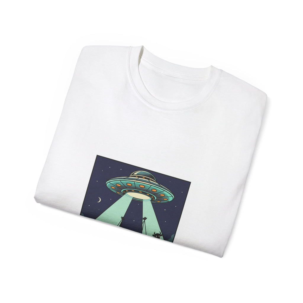 Alien Abduction Graphic Tee — Retro UFO Night Scene T‑Shirt Adult Unisex