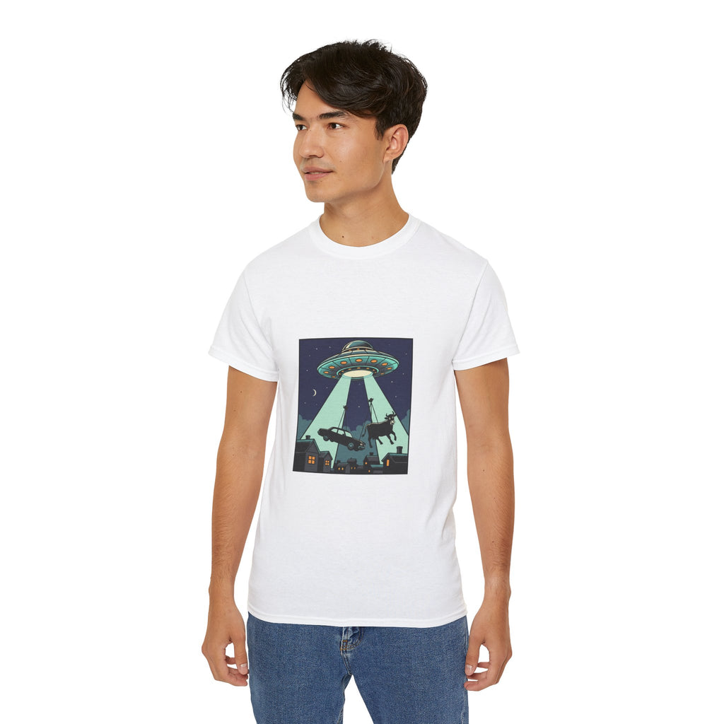 Alien Abduction Graphic Tee — Retro UFO Night Scene T‑Shirt Adult Unisex