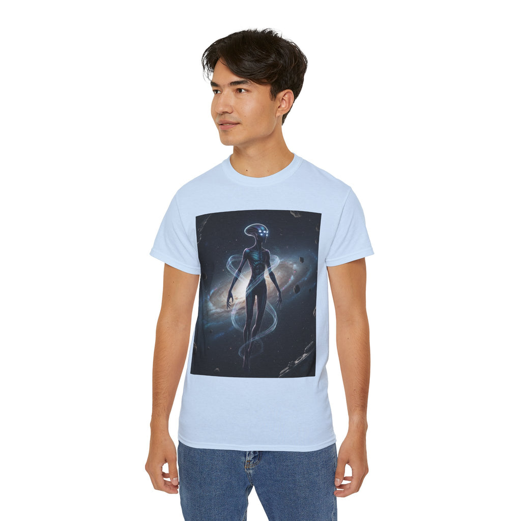 Camiseta con silueta de extraterrestre cósmico — Camiseta de arte espacial de nebulosa galáctica