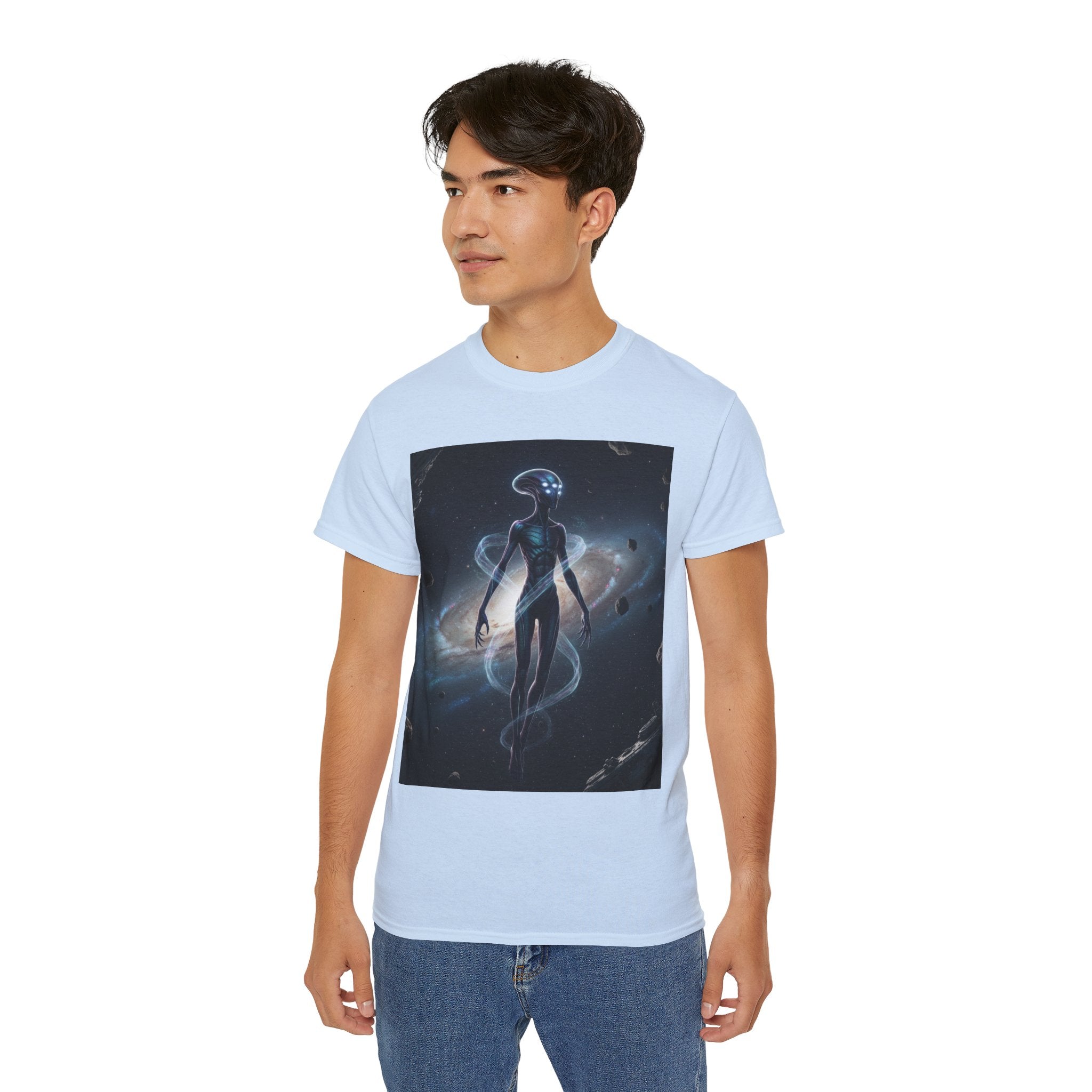 Camiseta con silueta de extraterrestre cósmico — Camiseta de arte espacial de nebulosa galáctica