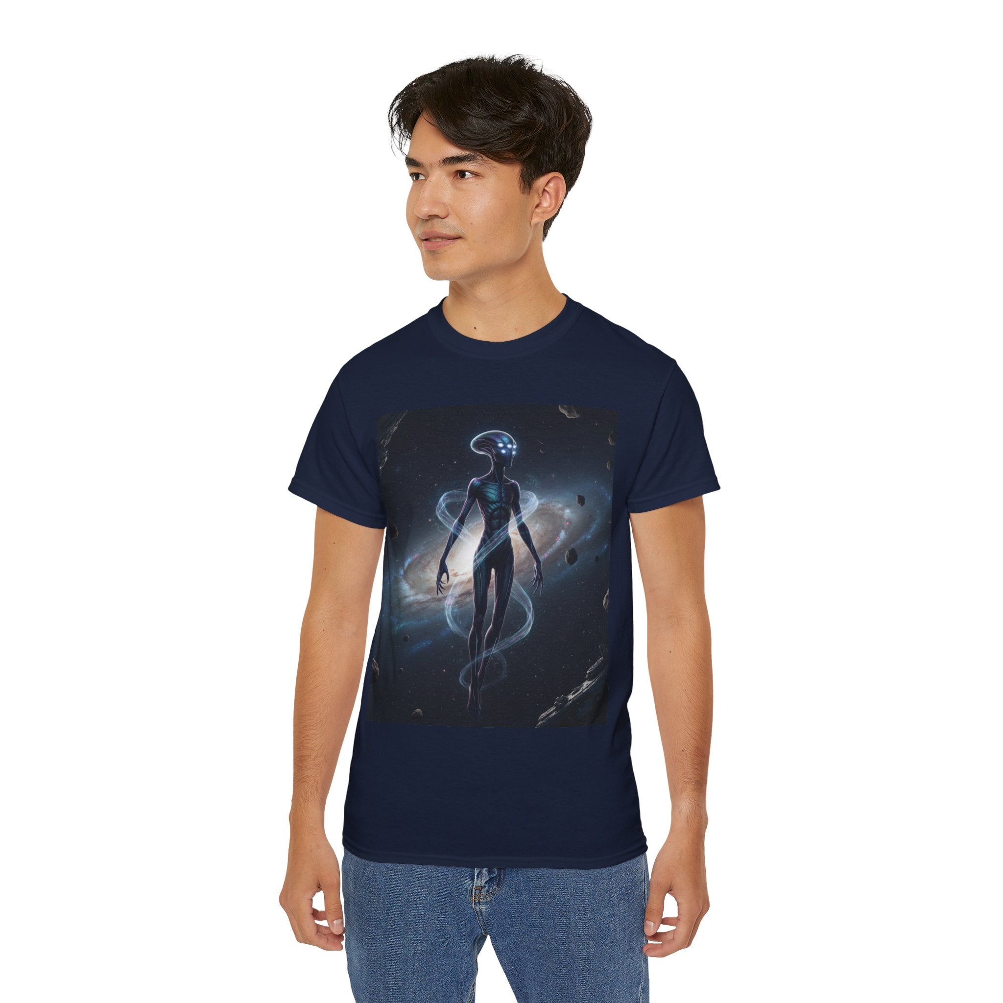 Camiseta con silueta de extraterrestre cósmico — Camiseta de arte espacial de nebulosa galáctica